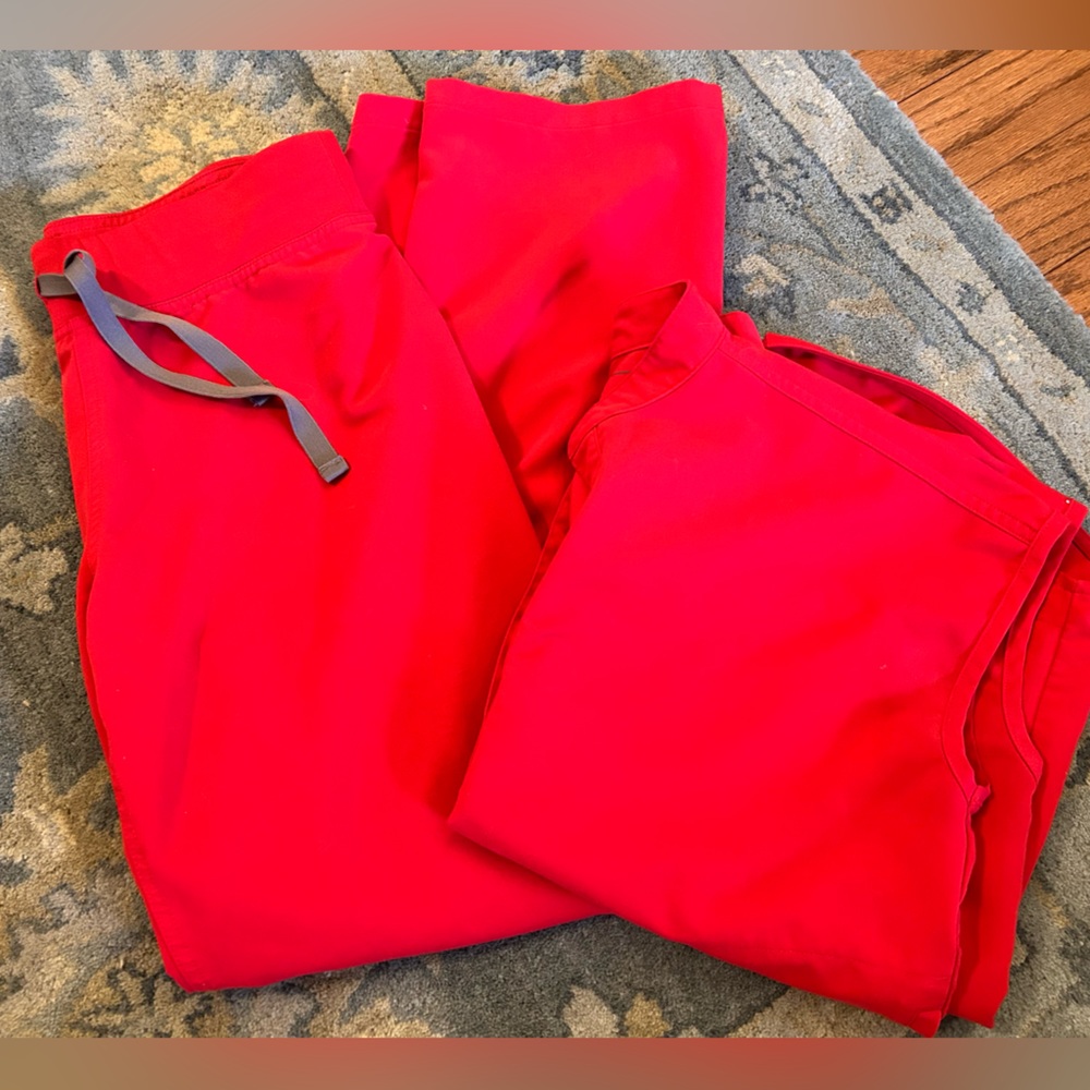 Figs Pop Red XSP Livingston XXS Rafaela